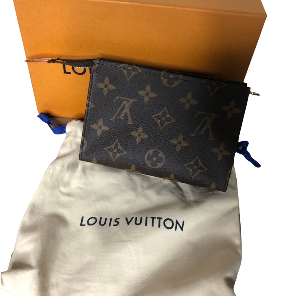 ❌SOLD❌Louis Vuitton Toiletry 15 pouch